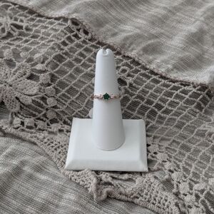 Elegant Green and Gold Women's Ring